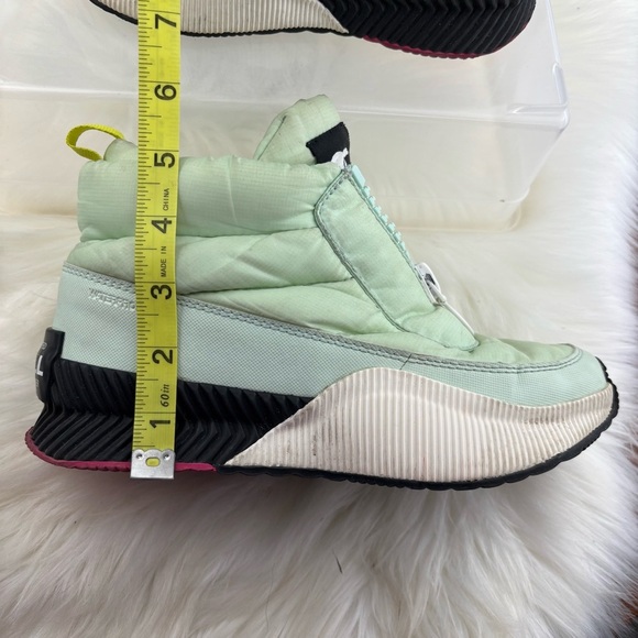 Sorel Out N About Puffy Zip up Light Green Quilted Boots - Picture 12 of 12